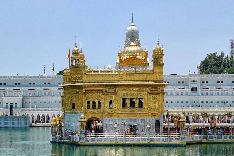 Learn everything about the Golden Temple in Amritsar and the surrounding fields of gold.