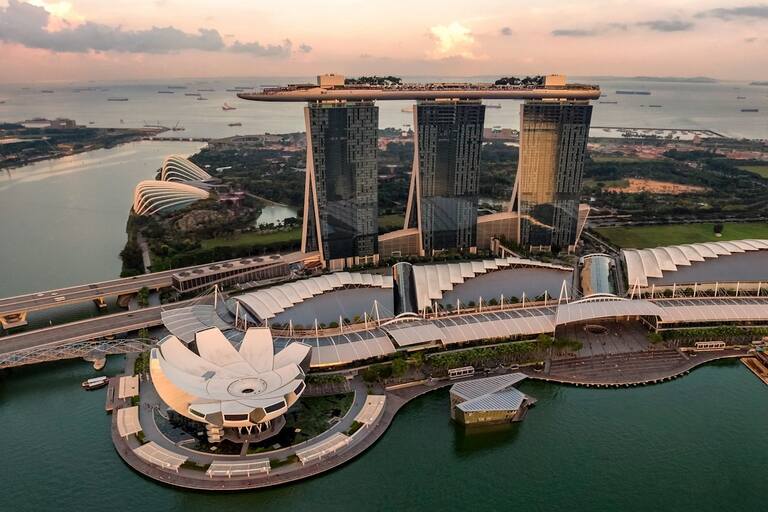 Immerge yourself in the dynamic art, culture, and science scene of Singapore.